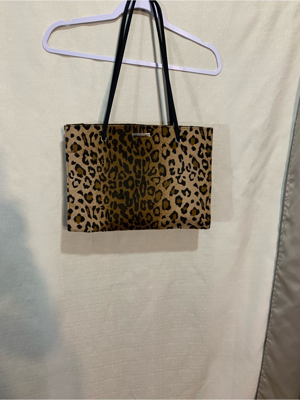 Nine West Leopard Print Shoulder Tote with Black Straps b3/35